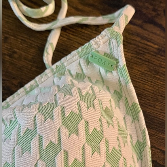 Roxy NWT Tiki Triangle Swimsuit Top Green Houndstooth L - Picture 2 of 2